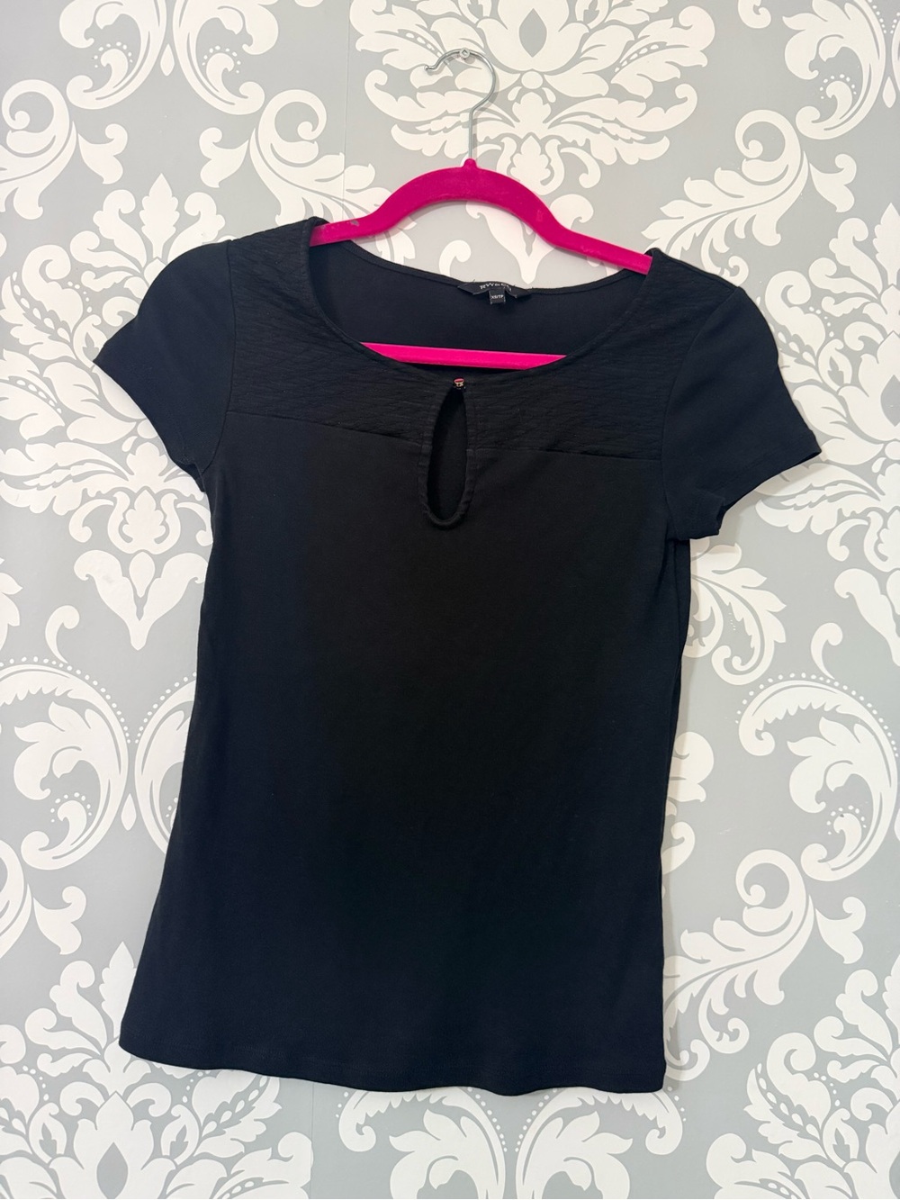 💫4/$25 • RW&CO. Black Short Sleeve Keyhole Top